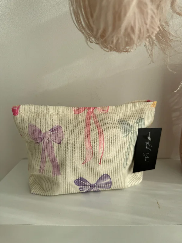 Women's Slovak Wool SweatersCream Bow Print Cosmetic Bag