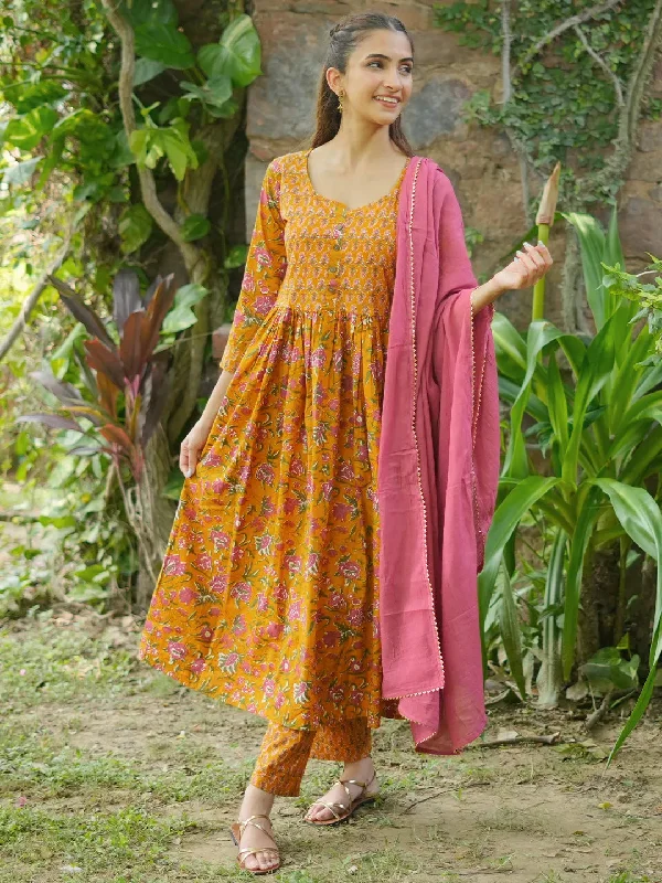 Women's Jumpsuits with Narrow CollarYellow Printed Pure Cotton Anarkali Suit With Dupatta