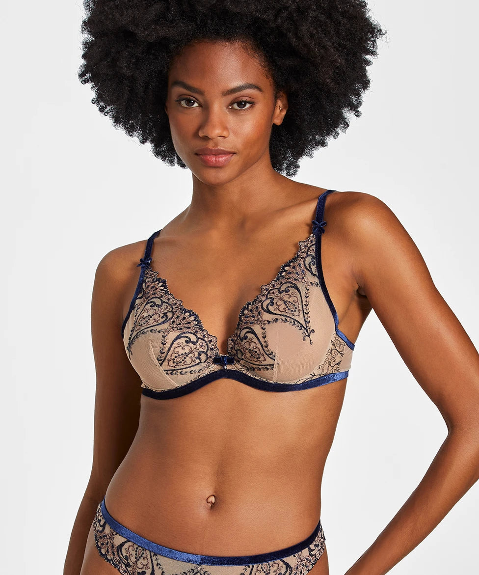 full-coverage underwire brasAubade Coeurs Enlaces Triangle Plunge Bra